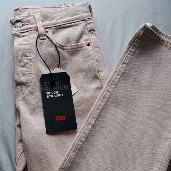 NWT LEVI PREMIUM WEDGIE STRAIGHT JEANS - Picture 4 of 8